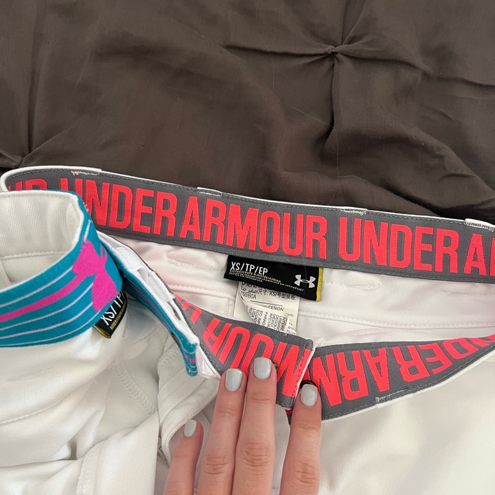 Xs women’s under armour white softball pants